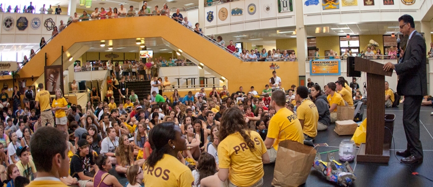 Students gathered in the pit in the Chamberlain Student Center.