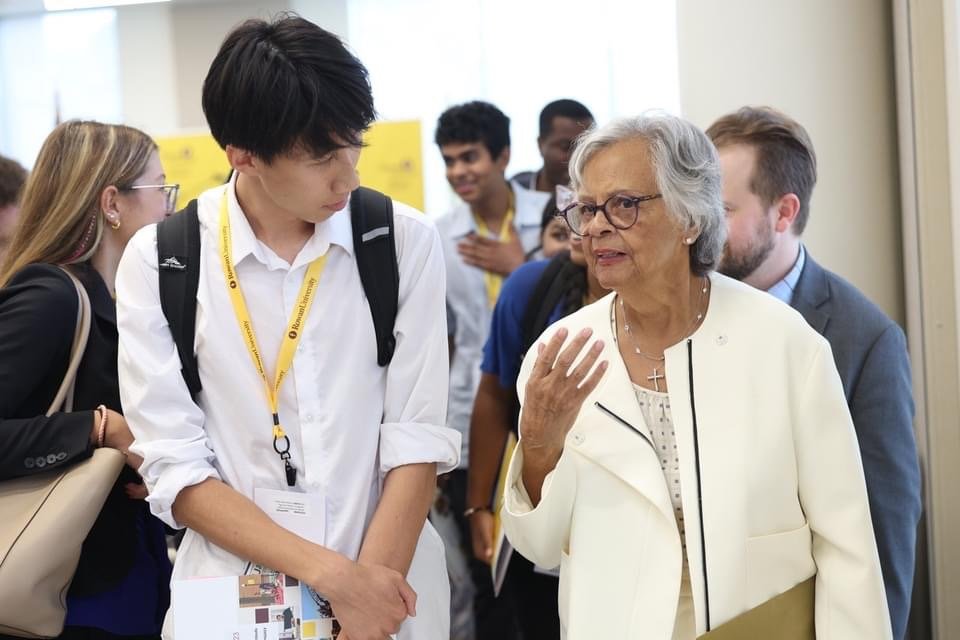 Students speaks with Rep. Bonnie Watson Coleman at MAPIS2023