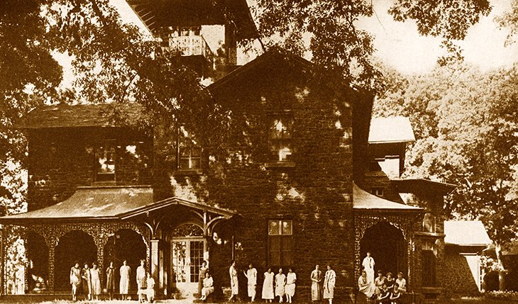 1930 hollybush mansion boarders